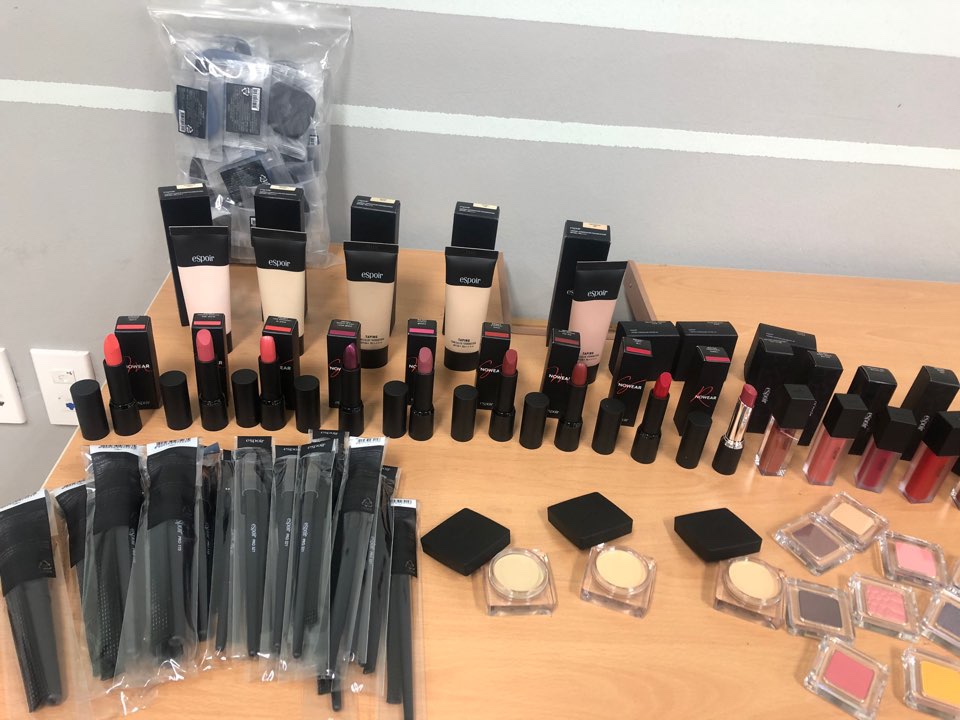 뷰티케어학과~ 아모레퍼시픽 자회사"에스쁘아" 메이크업 제품 1억원 기부 받다!!